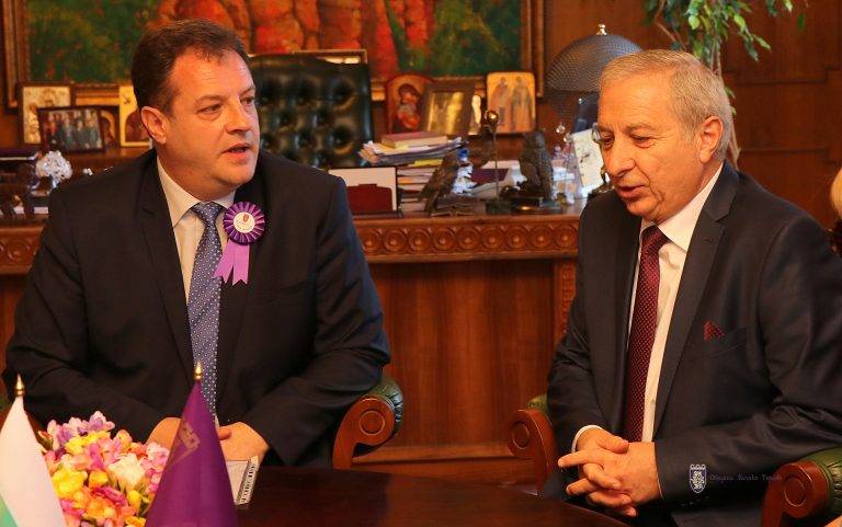 Горещи новини | Даниел Панов попита служебния премиер Огнян Герджиков  за бъдещето на европейските средства за образователна инфраструктура