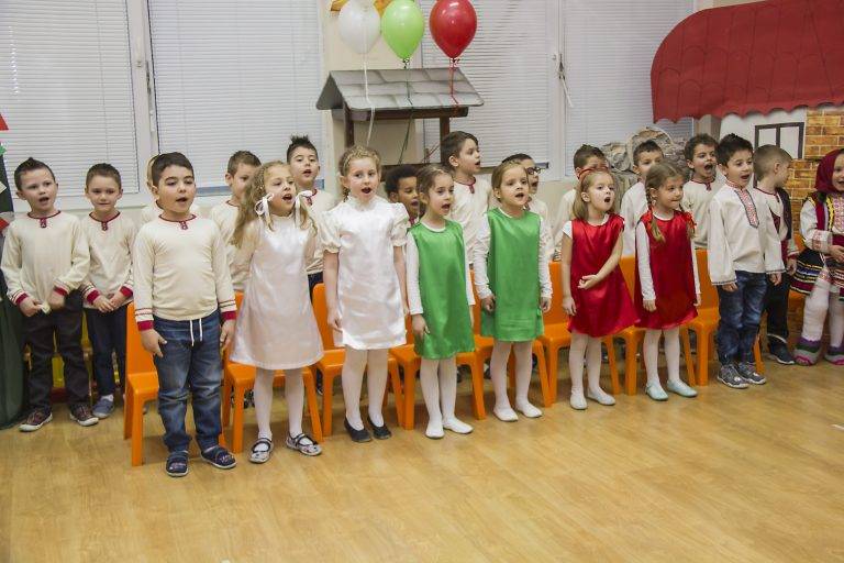 Децата от трета група на ДГ „Слънчев дом”   изнесоха открит урок по родолюбие