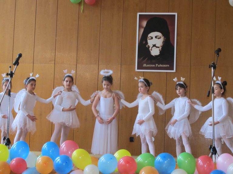 Днес е патронният празник на лясковската гимназия