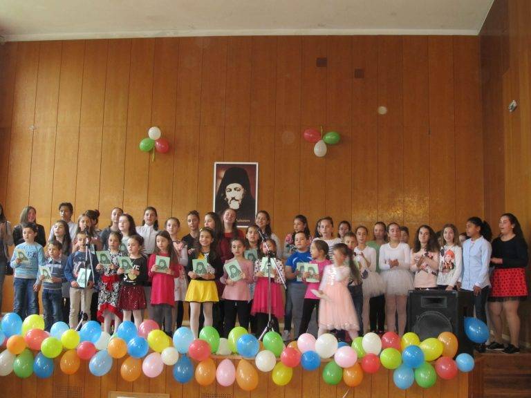 Днес е патронният празник на лясковската гимназия