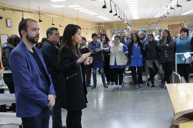 Горещи новини | Кандидатите от ГЕРБ Станислава Стоянова и Венцислав Георгиев  се срещнаха с работници от шивашко предприятие в Павликени