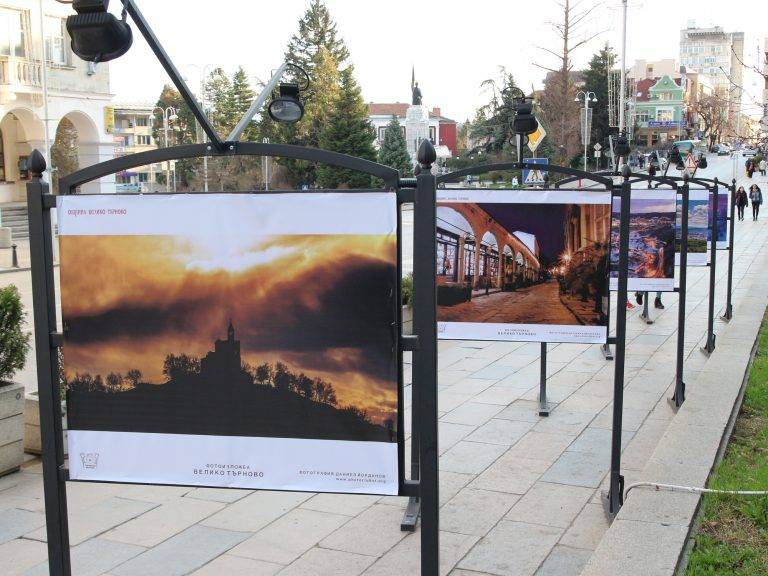 Великотърновски фотографи подредиха изложба за празника на града