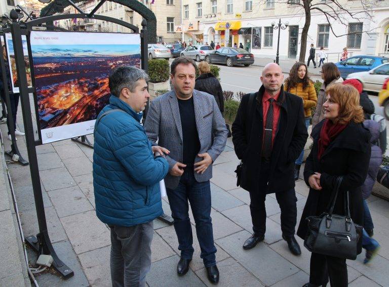 Великотърновски фотографи подредиха изложба за празника на града