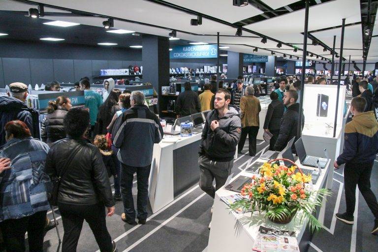 Над 10 000 артикула предлага новият хипермаркет ЗОРА