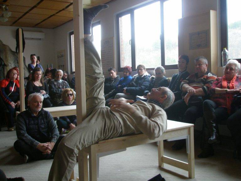 Горещи новини | Чудеса се случиха по време на демонстрациите  на “Пайда Ладжин”, жена хвърли бастуна