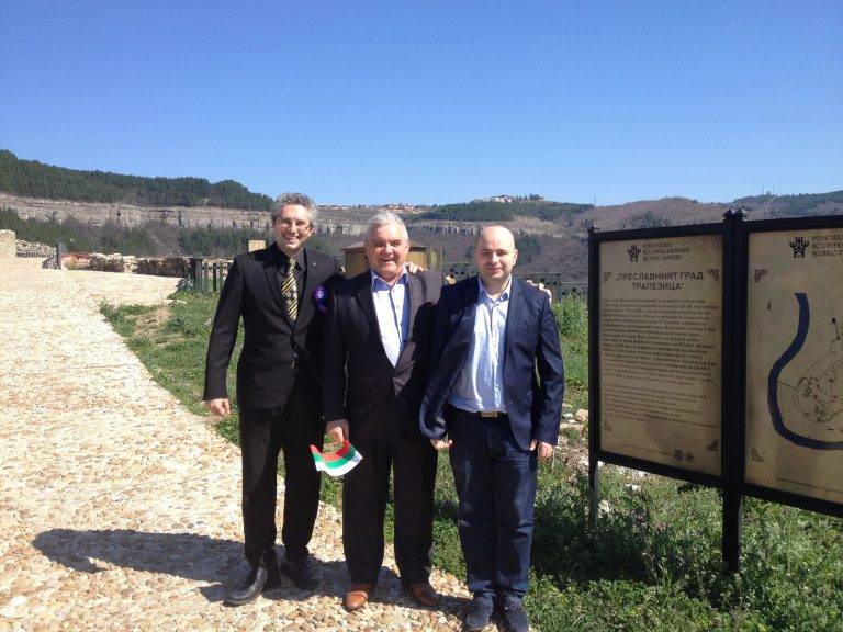 Горещи новини | Ротари клуб дари на търновския музей  25 информационни табели за Трапезица