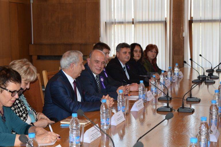 Горещи новини | Министър-председателят Огнян Герджиков проведе среща с областния управител