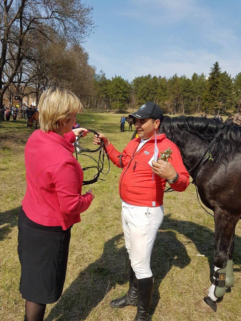 Горещи новини | Андреан Ангелов показа най-гиздавия кон на Старостилен Тодоровден в Павликени