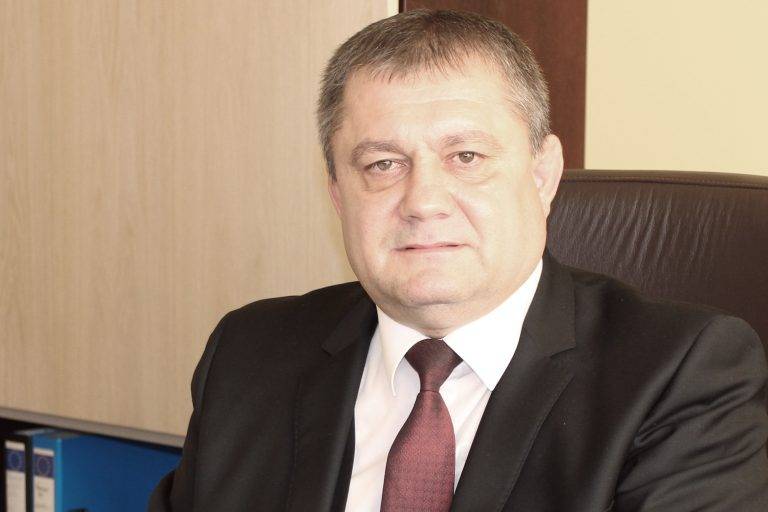 Кметът на Стражица Румен Павлов подкрепя санирането на сградите