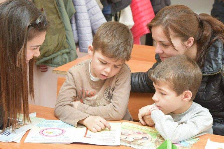 Горещи новини | Днес е патронният празник на лясковската гимназия