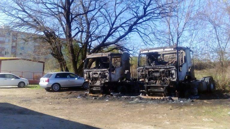 Два влекача изгоряха във Велико Търново