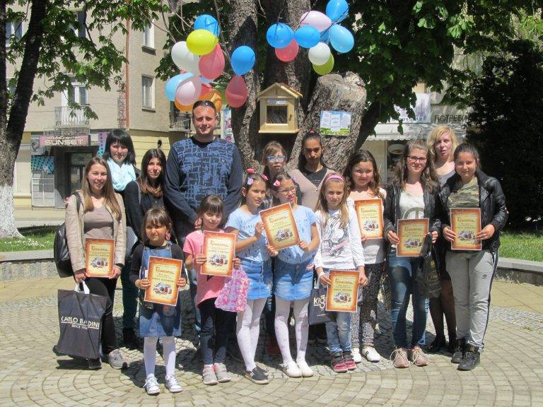 Горещи новини | Приключи проект „Тийн-библиотека” на лясковското читалище