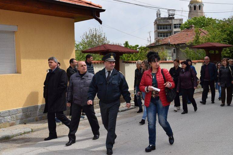 Горещи новини | Областният управител  участва в учение в Лясковец