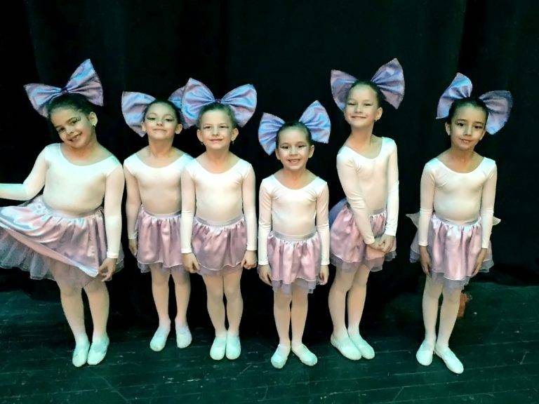 Горещи новини | Престижни награди получиха балерините от Лясковската школа