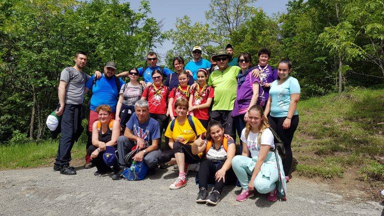 Горещи новини | Пешеходен поход до скалните феномени край Елена