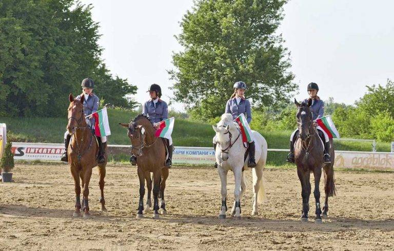 Здраве | Терапия с конна езда въведоха за учениците в лясковско училище