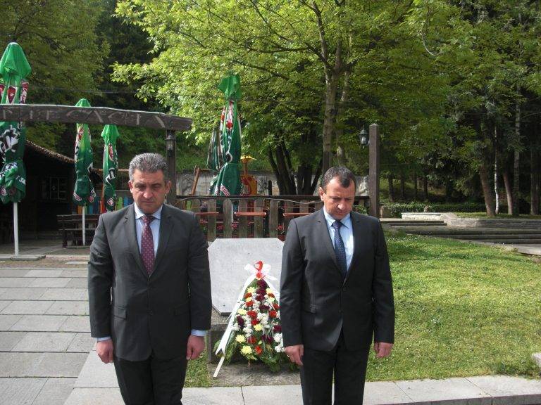 Горещи новини | Тържествено честване на 9 май в Елена