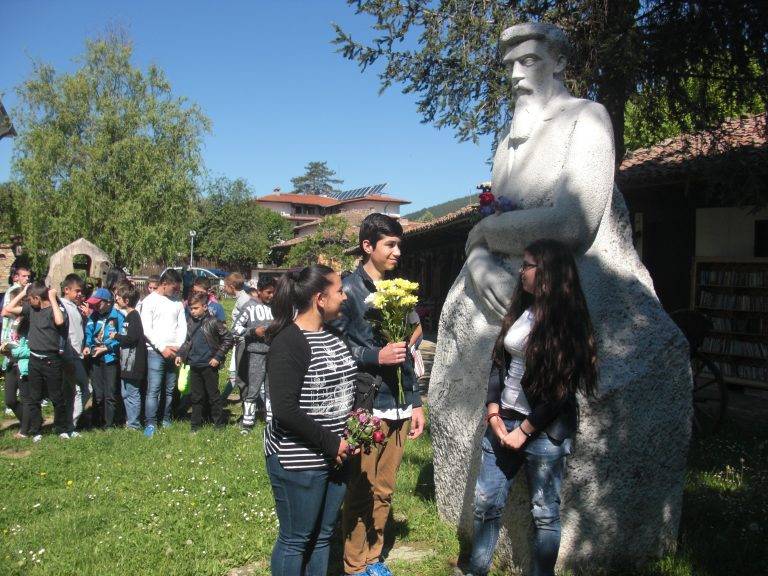 Чудесни изяви за празника на СУ „Иван Момчилов“ в Елена