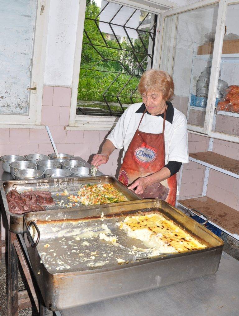 Горещи новини | В Лясковец топъл обяд ще се осигурява на бедните до края на годината