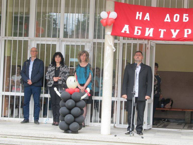 Поредният випуск в Лясковец се сбогува с родното училище