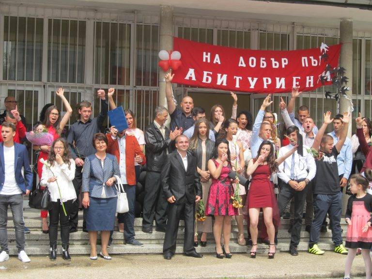 Горещи новини | Поредният випуск в Лясковец се сбогува с родното училище