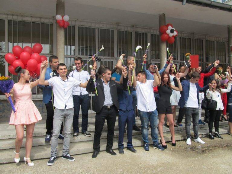 Поредният випуск в Лясковец се сбогува с родното училище