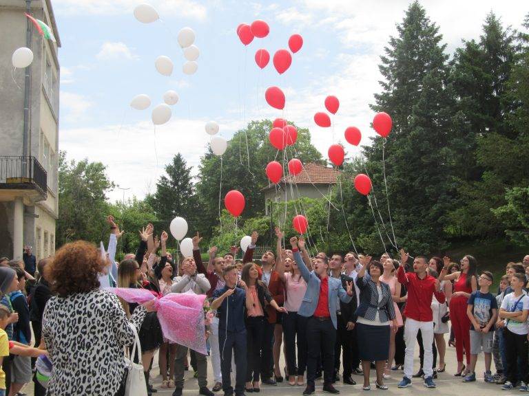 Поредният випуск в Лясковец се сбогува с родното училище