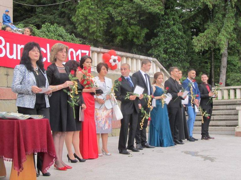 Лясковският випуск 2017 не изневери на традицията