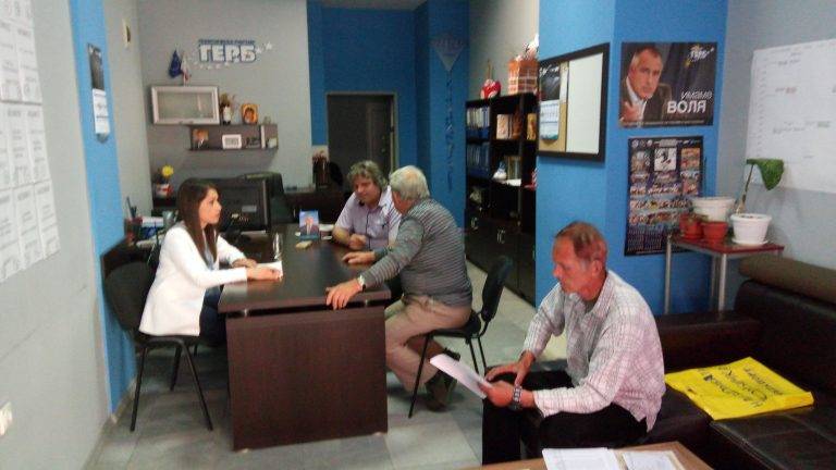 Десетки жители на община  Свищов посетиха   приемната на Станислава Стоянова от ГЕРБ