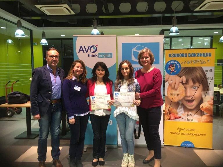 Горещи новини | Микаела Златанова  от СУ „Н. Катранов“ е първа в  национално състезание за креативно писане на английски език