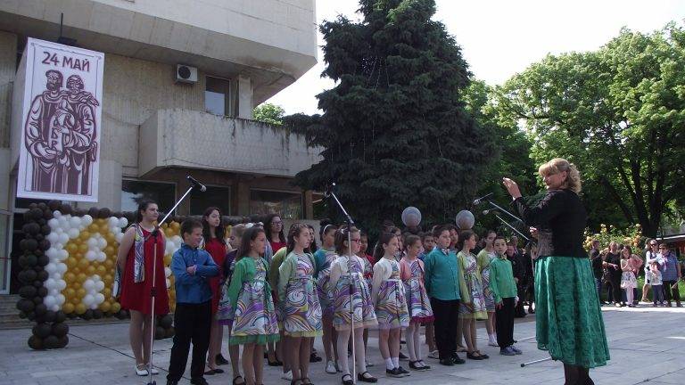 Свищов отбеляза достойно славното дело на Светите братя Кирил и Методий