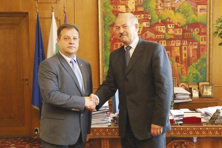 Здраве | Във В. Търново правят първия център за протонна терапия у нас