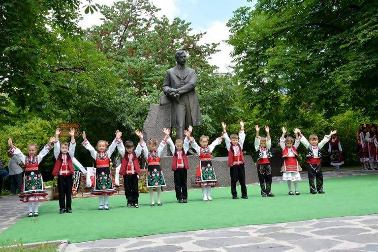 Горещи новини | „Балканджийче“ от Елена с три награди от надиграването в Чирпан