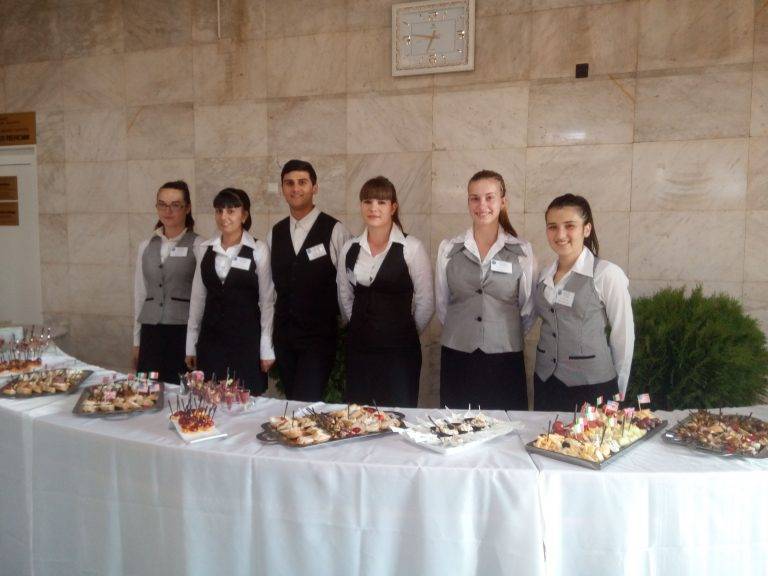 Ученици от ПГЛПС – Свищов бяха гости на кмета Генчев в Община Свищов