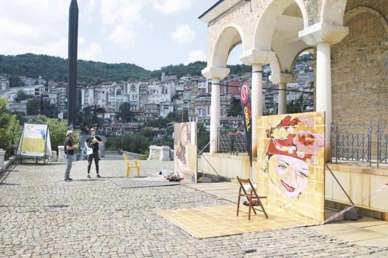 Общество | Триизмерен стенопис ще украси  фасада на Самоводската чаршия