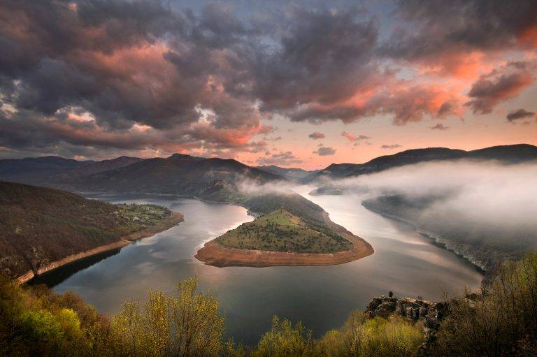 Цончо Балканджиев награден със статуетката на Фотографска академия за изключителен принос