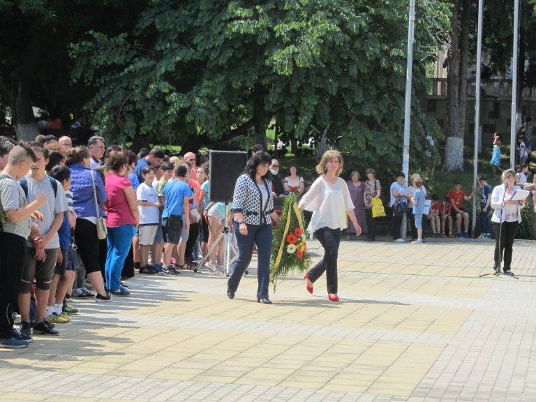 Горещи новини | Лясковец почете паметта на Ботев