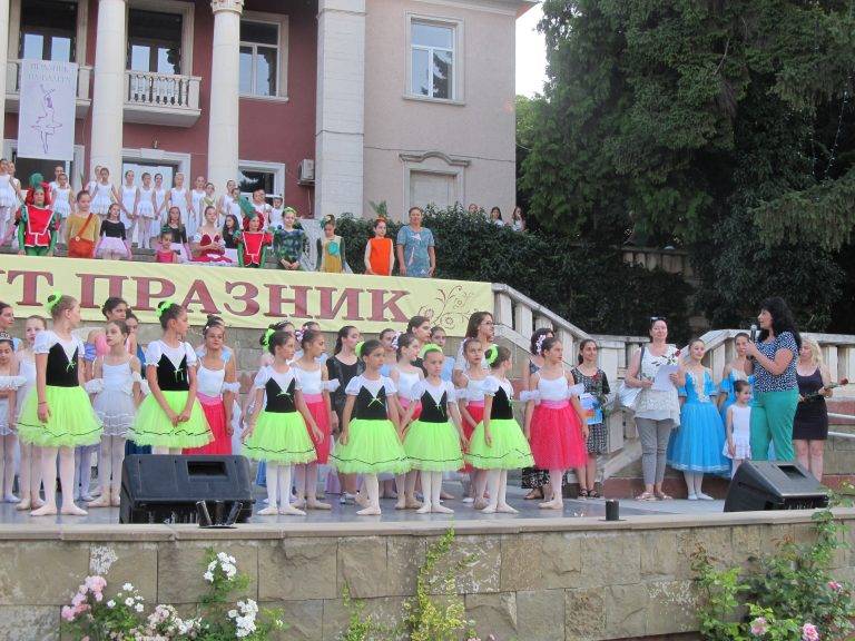 Над 120 деца се включиха в Десетия празник на балета в Лясковец
