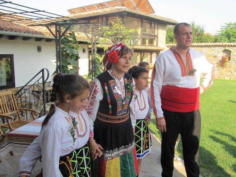 Възстановка на Лясковска сватба представиха три поколения самодейци