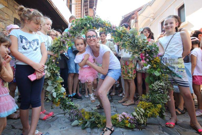 Общество | Самоводската чаршия   очаква гости за Еньовден