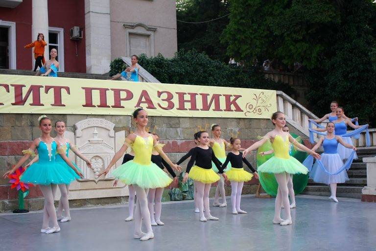 Над 120 деца се включиха в Десетия празник на балета в Лясковец