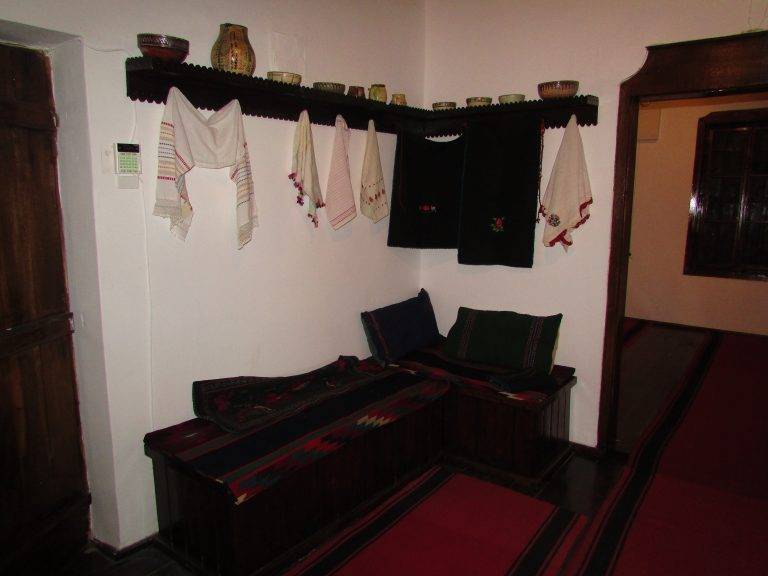 Свищов придобива по-приветлив и празничен вид в очакване на празника на града