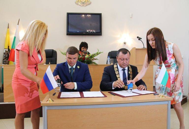 Вицепрезидентът Илияна Йотова на празника на Павликени: Институционалните противоречия не са добър белег за развитието на България