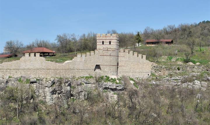 Трапезица рекламира старата столица в Баку