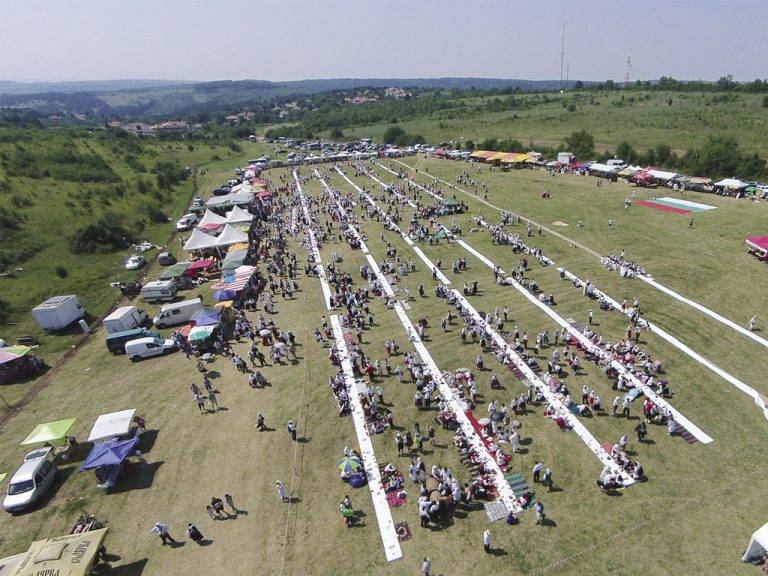 Общество | Автентична македонска  сватба вдигат на Арбанаси