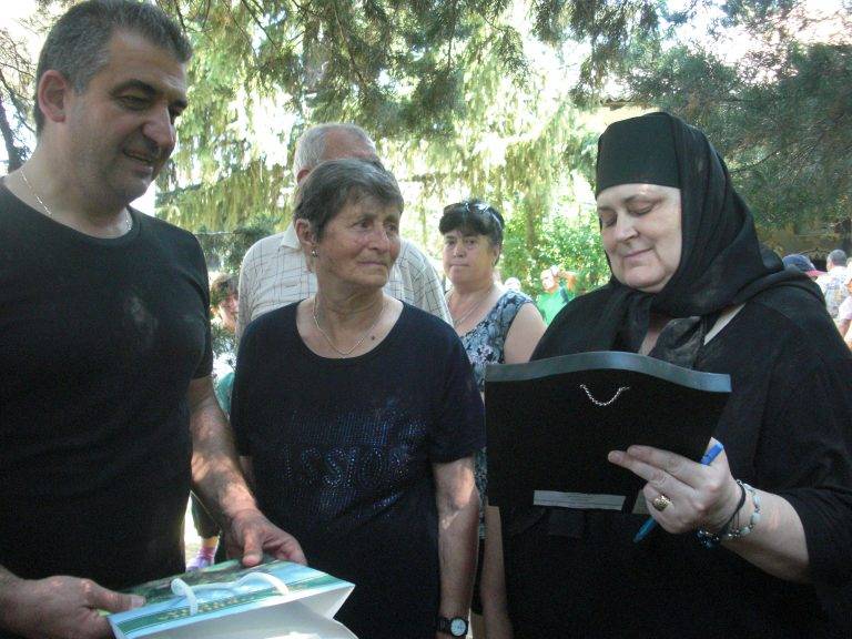 Горещи новини | Курбан и водосвет на поклонението   в Къпиновския манастир