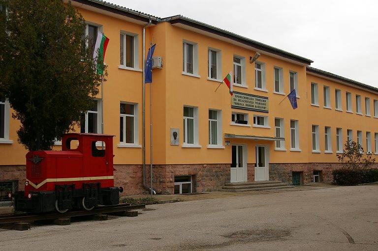 Горещи новини | Няма да сливат двете професионални  гимназии в Горна Оряховица