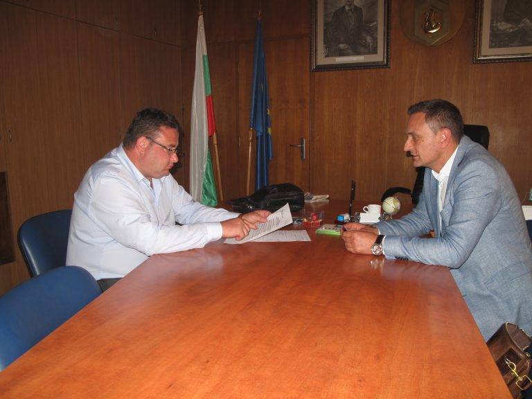 Горещи новини | Свищов си иска терените на  бившото военно поделение