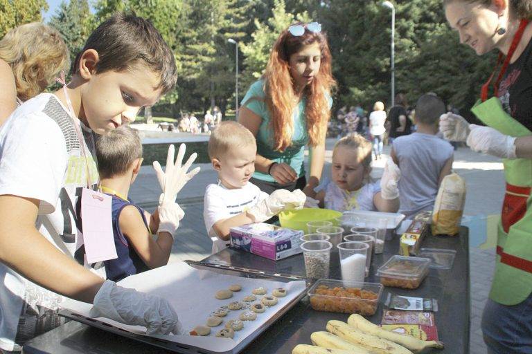 Вкусен празник в парка показа как деца  и родители могат да общуват пълноценно
