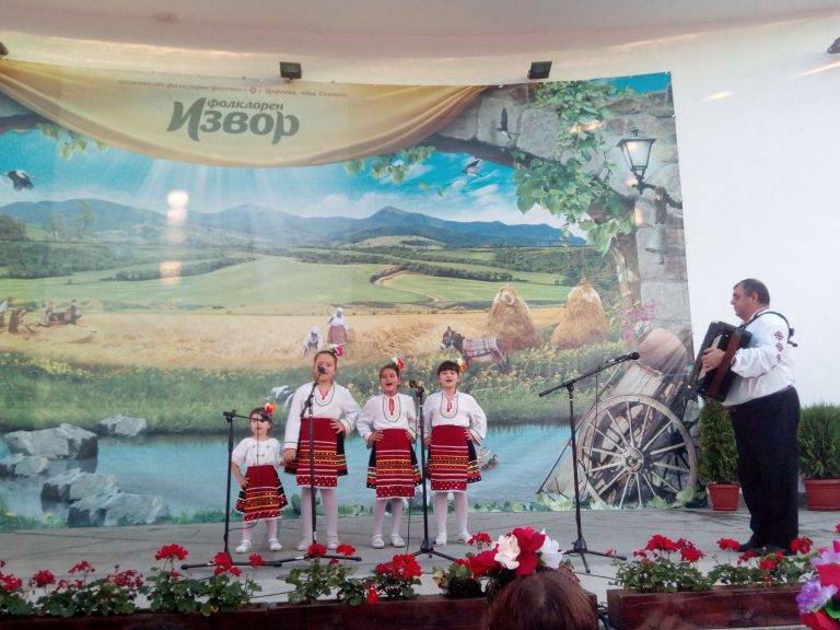 Две поредни вечери полската група за народни песни и танци от Хрубиешов ще радва посетителите на „Фолклорен извор“